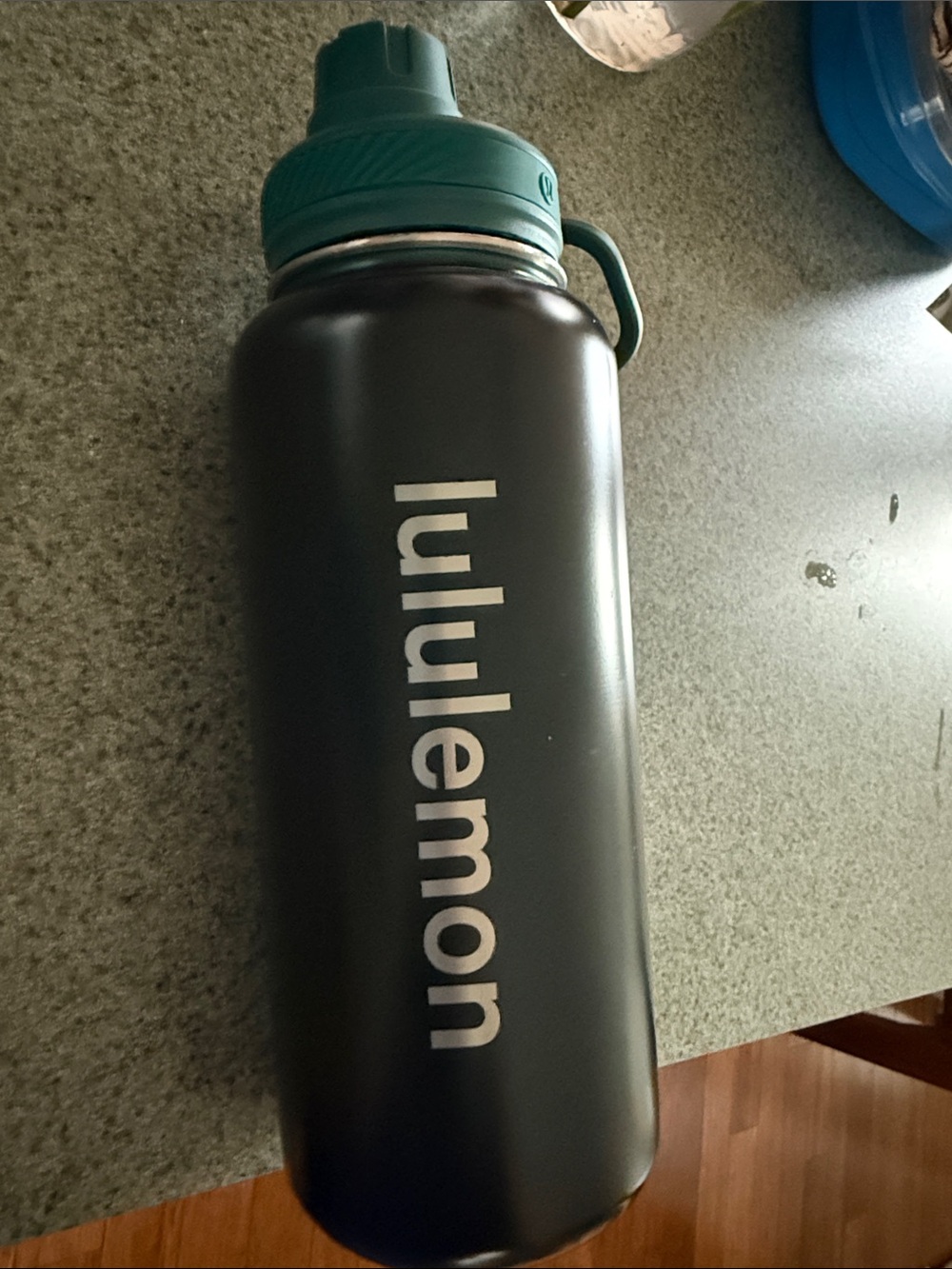 NWOT lululemon water bottle